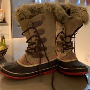 Sorel snow boots - waterproof - woman’s size 10